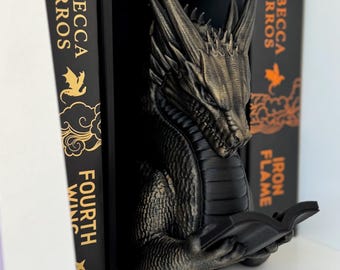 Rincón de lectura de dragón / Estantería de fantasía / Escena de biblioteca en miniatura hecha a mano / Regalo de DnD / Decoración gótica acogedora / Regalo para amantes de los dragones