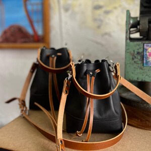 Bucket bag chica de piel / bucket bag de cuero / bolso de cuero / bolso de piel /