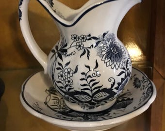 vtg ENESCO/ARNART Milchkännchen/Krug mit UNTERTELLER in Zwiebelmuster