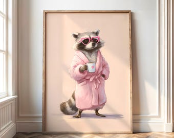 Arte de parede de guaxinim atrevido para impressão, animal fofo em robe rosa com óculos de sol de café e coração, decoração engraçada para banheiro