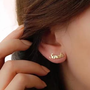 Brincos com Nome Personalizado – Brincos Personalizados – Brincos com Nome Manuscrito – Brincos com Nome em Ouro – Nome Personalizado
