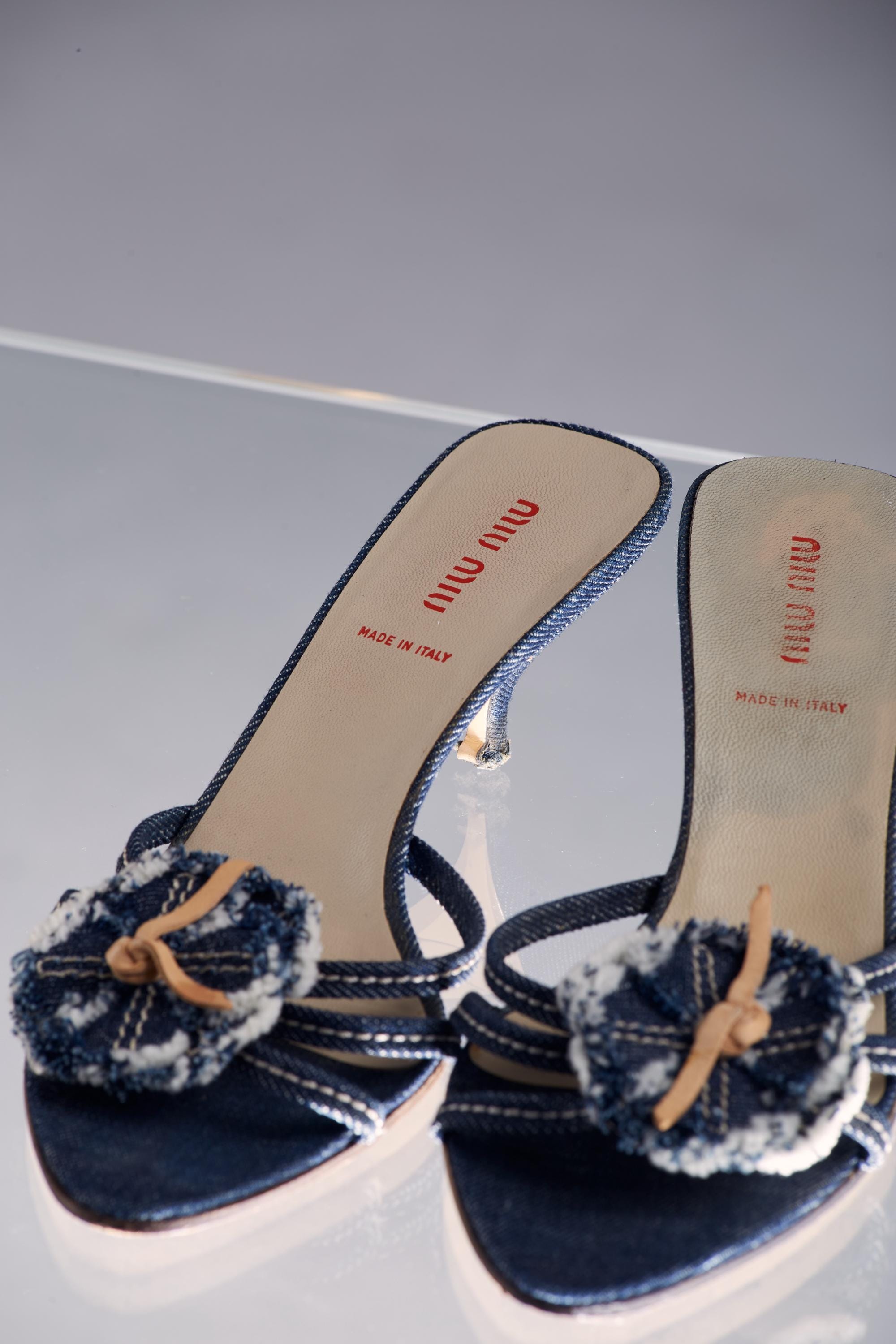靴 Vintage Miu Miu Denim Sandals 36 Miu Miu Flower Kitten Heels in Denim (EU 36) – Ciao Kasia