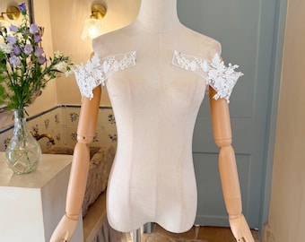 Glittrande spetsband Blommiga spetsbrudärmar med paljetter Bara axelbandslös brudärmar Blommiga brudärmar Armband i spets