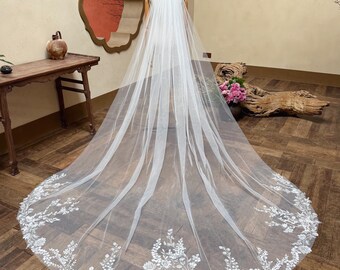 Voile de mariée en dentelle florale élégante Voile de dentelle cathédrale Voile de dentelle ivoire avec peigne Voile de dentelle à un étage Voile de broderie florale Voile de dentelle personnalisé