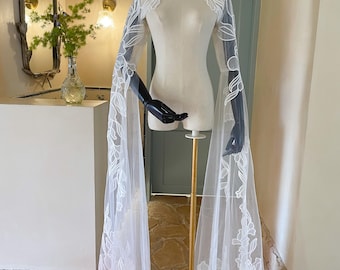 Blommig spetsbrudkappa Hög halsringning Bröllopsbolero med långa ärmar Broderad spets Brudaxelryckning Blommig brudtäckning Spetsbrudbolero