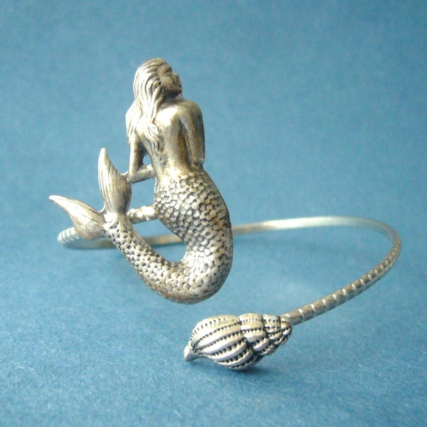 mermaid bracelet with a seashell. wrap mermaid jewelery, animal bracelet, charm bracelet, bangle