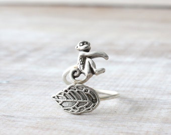 Monkey ring with a leaf, adjustable ring, animal ring, silver ring, statement ring