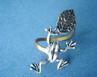 Frog ring with a leaf wrap style, adjustable ring, animal ring, silver ring, statement ring
