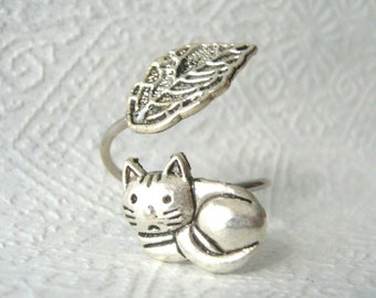 cat ring with a leaf wrap style, adjustable ring, animal ring, silver ring, statement ring