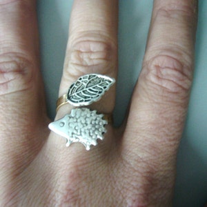 leaf and hedgehog ring, adjustable ring, animal ring, silver ring, statement ring image 3