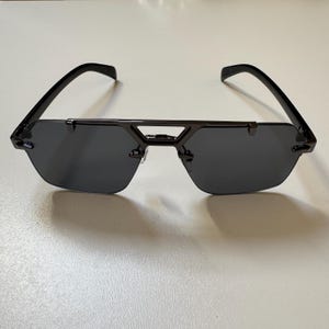 ODESSA – Futuristic Rimless Sunglasses | Angular Shield Style with Cutout Bridge | UV400 | Unisex Minimal Design | Black & Gradient Purple