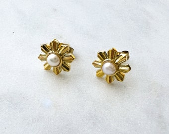 The Perlas Sun Post Earrings