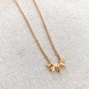 De Bayani Halve Zon-ketting / Goud / Filipina Halve Zon-ketting / Filipijnen