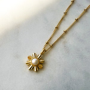 The Perlas Sun Necklace