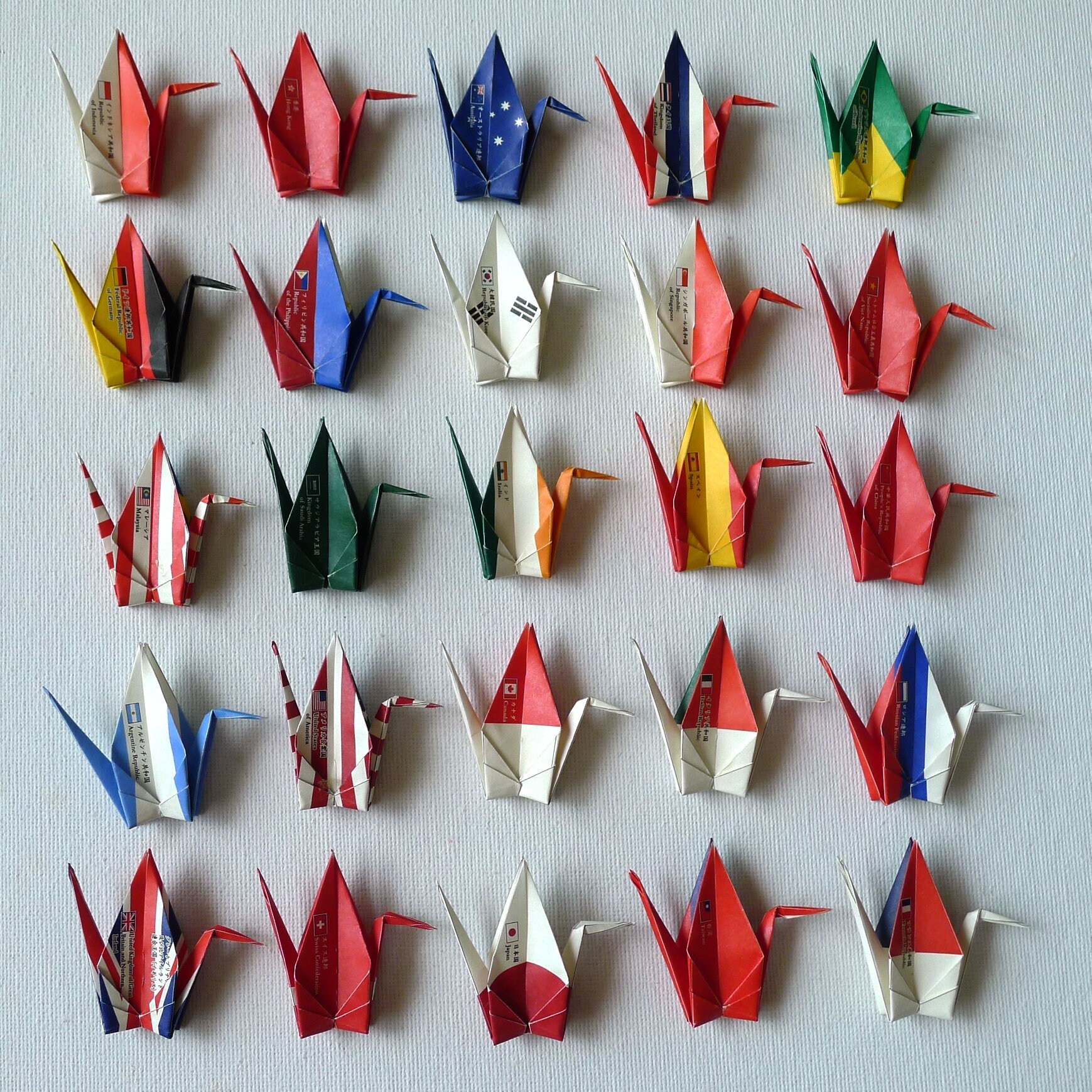 25 Flags of the World Origami Paper Cranes - made with 7.5cm x 7.5cm sheets  (Free Ship worldwide for order more than USD35)