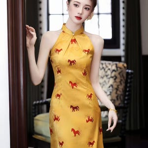 Golden Yellow Printed Vintage Oriental Halter Cheongsam Dress, Modern Chinese Style Slim Unique Pattern Asian Elegant Wedding Guest Dress