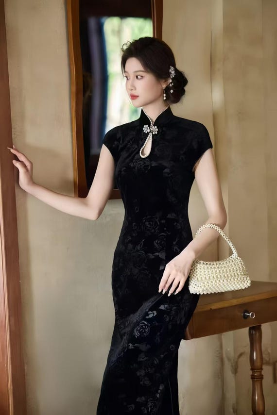 oriental black dress Velvet Vintage Cheongsam Gown,Modern Elegant Chinese Style Qipao Dress, Shanghai Slim Fit Evening Dress, Maxi color:Dusk Size M White Satin Lace Cup Traditional chinese also known as the