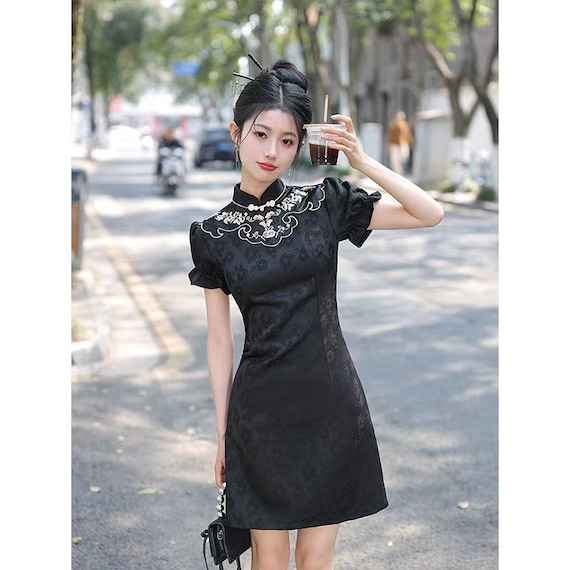 Black/white Cheongsam Dress, Elegant New Chinese Style Short Qipao, Daily Wear Oriental Mini Gown With Jacquard Embroidery, Modern Fusion