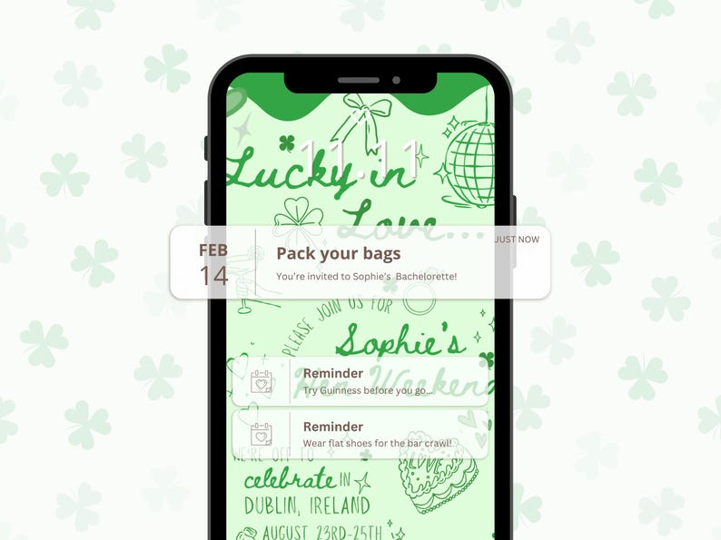 Może przedstawiać: Ekran smartfona wyświetla zielone zaproszenie z motywem Dnia Świętego Patryka. Tekst "Lucky in Love" jest napisany zabawną czcionką. Powiadomienie brzmi "Pack your bags" na wiecz&oacute;r panieński Sophie 14 lutego.