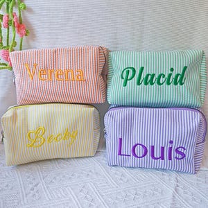 Custom Cosmetic Bag for Bridesmaid /Embroidered Name Seersucker Makeup Bag/Bridesmaid Gift Monogramed Makeup Bag,Bridesmaid Makeup Bag