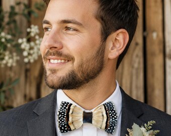 Pajarita rústica de plumas / Corbata de cuero para novio / Boda con temática de cazador de pavos / Pin de solapa de bronce / Boutonnière de faisán / Pin de ramillete de perdiz