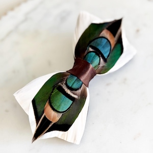 Pajarita de cola de ganso verde / Corbata de boda para novios / Corbata de plumas Amherst color esmeralda para dama / Boutonniere verde / Accesorio de cazador de patos / Pajarita de graduación