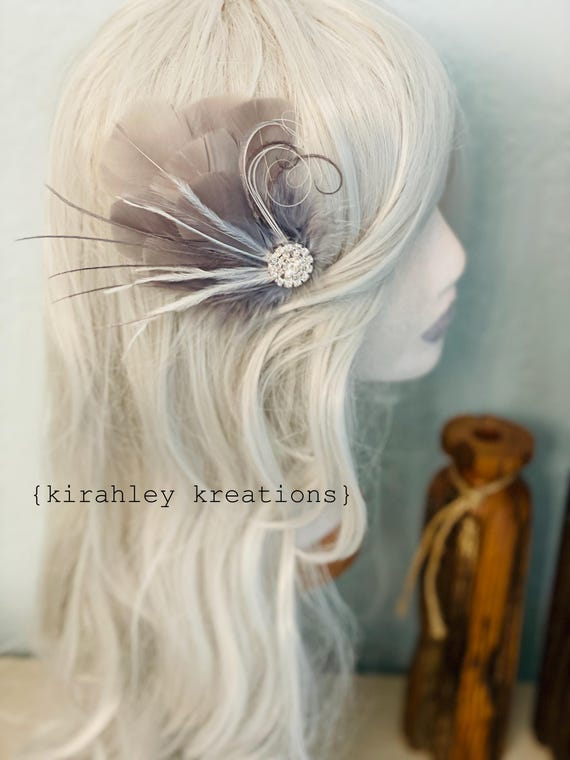 Fascinator Mit Federn & Perlen Auf Gabelclip - Durchmesser Ca. 14,5 Cm, In Grau, Für Hochzeiten Oder Events