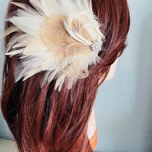 Pinza para el pelo con plumas de pavo real color marfil / Tocado de novia estilo Gran Gatsby / Postizo de novia blanco / Ramillete de muñeca color champán para graduación / Peineta de boda estilo bohemio imagen 13