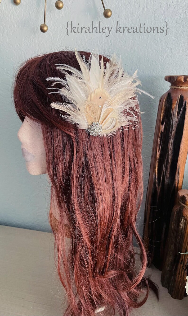 Pinza para el pelo con plumas de pavo real color marfil / Tocado de novia estilo Gran Gatsby / Postizo de novia blanco / Ramillete de muñeca color champán para graduación / Peineta de boda estilo bohemio imagen 15