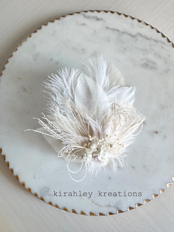 White Ivory Feather and Dried Flower Hairpiece | Bridal Hair  display picture 1