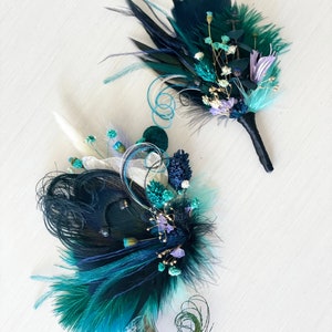 Pluma de pavo real negro clip de pelo de flores secas / azul marino, verde oscuro, postizo púrpura / corsage de boda tono joya / boutonniere de novio imagen 2