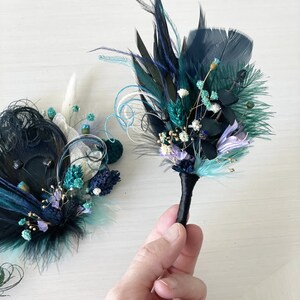 Plume de paon noire barrette fleur séchée Postiche bleu marine, vert foncé, violet Corsage de mariage couleur bijou Boutonnière du marié image 6