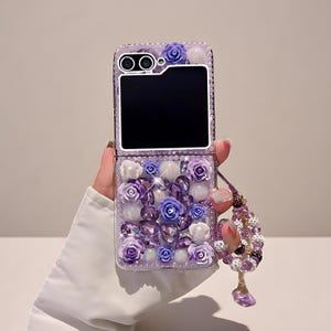 Étui de téléphone, Étui de luxe avec fleurs 3D et diamants scintillants pour Galaxy Z Flip, Chaîne de poignet en perles, Étui à rabat brillant, Étui de téléphone élégant pour femme