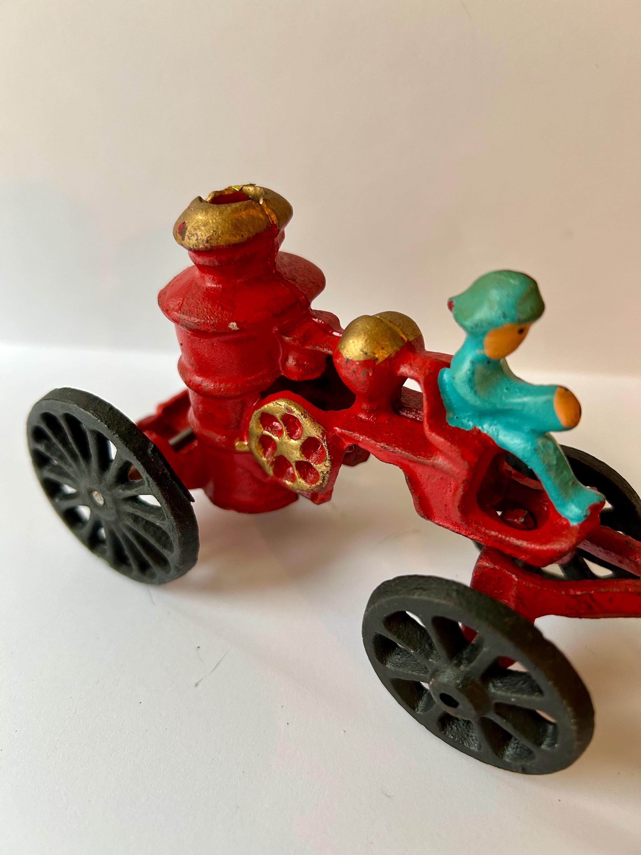 Ancien Chariot à Pas En Fonte – Hauteur 7,5 Cm – Objet Décoratif Cheval