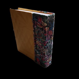 Diario bianco luminoso e audace, unico nel suo genere, realizzato con materiali riciclati