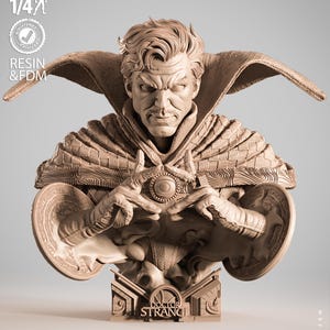 Puede incluir: Busto detallado de color beige de Doctor Strange, con intrincados detalles en su capa y rasgos faciales. El busto es a escala 1/4 y está hecho de resina y FDM. La base del busto tiene el texto "Doctor Strange".