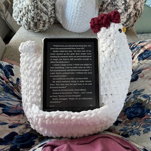 Maybelle the Chicken — An E-Reader Pouf