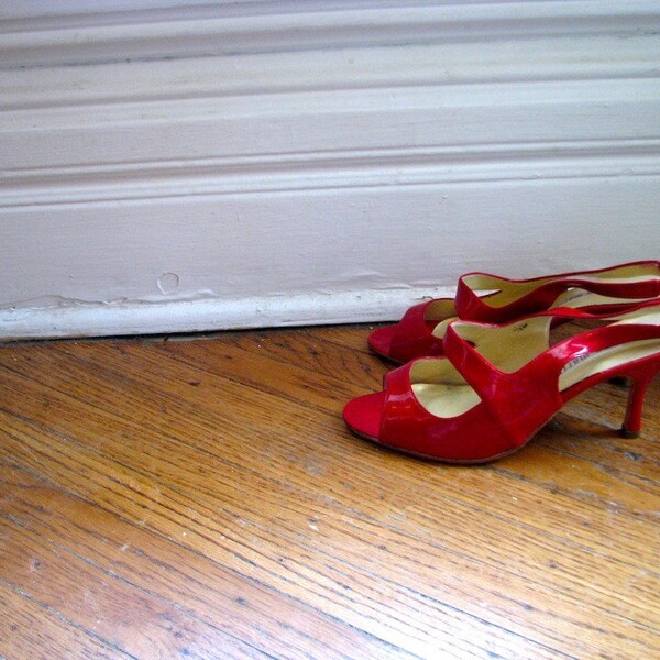 CLEARANCE SALE Bright Cherry Red 1980s Peep Toe Sling Back Heels Size 7.5