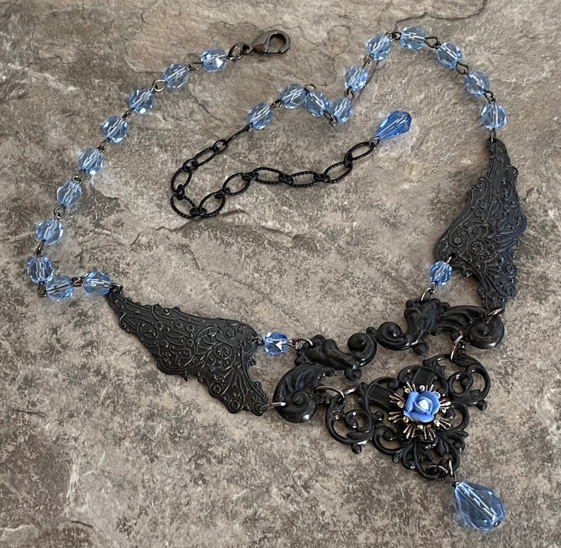 Czech Style V Collar in Black and Sapphire