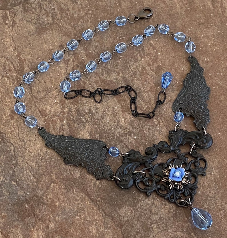 Czech Style V Collar in Black and Sapphire