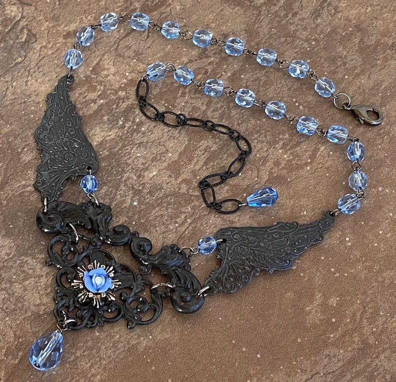 Czech Style V Collar in Black and Sapphire
