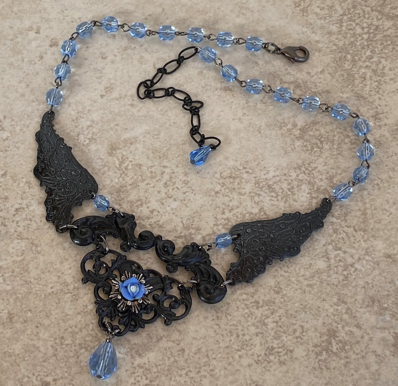 Czech Style V Collar in Black and Sapphire