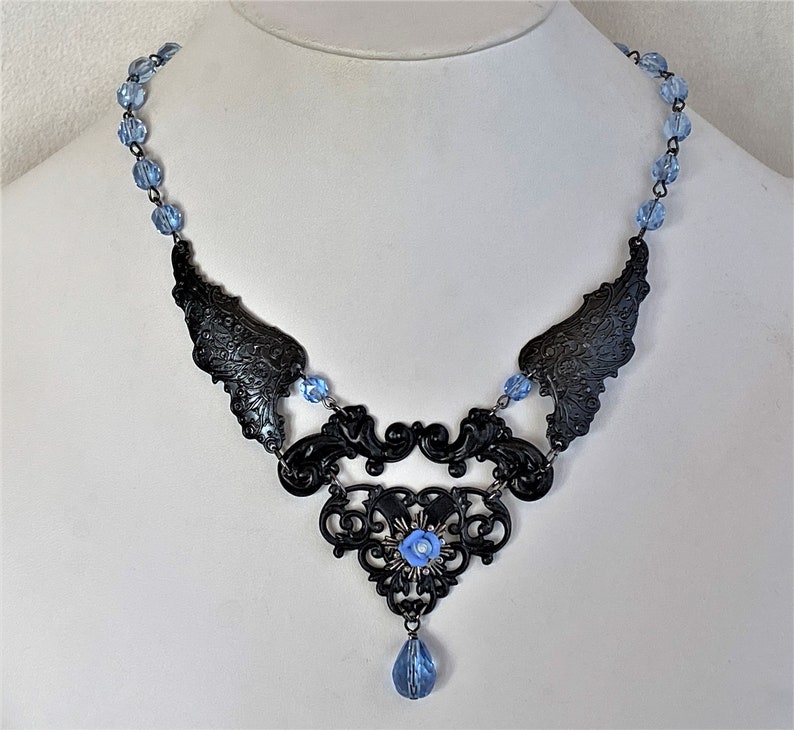 Czech Style V Collar in Black and Sapphire