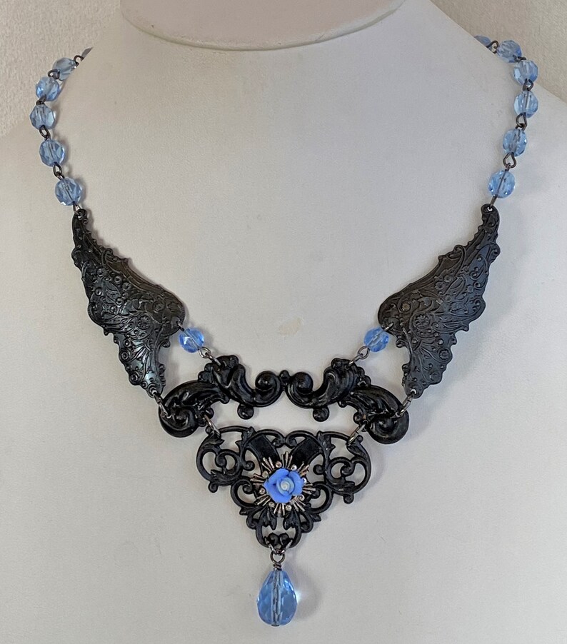 Czech Style V Collar in Black and Sapphire