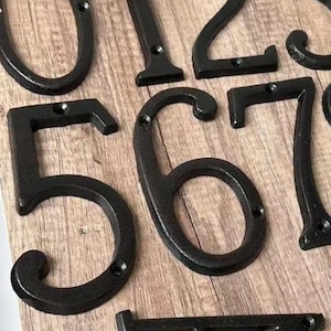 Numéros de maison rustiques en fonte massive 5,5 po. Vintage décoratif en fonte, lettres de l'alphabet en métal, enseigne murale suspendue pour nom d'adresse
