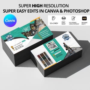 Può includere: Due pile di biglietti da visita con un design turchese e bianco. Le carte presentano il testo "ROOFERS & CO" e includono un codice QR e informazioni di contatto. L'immagine include anche il testo "SUPER ALTA RISOLUZIONE" e "SUPER FACILE DA MODIFICARE IN CANVA & PHOTOSHOP". Le carte misurano 8,9 x 5,1 cm.