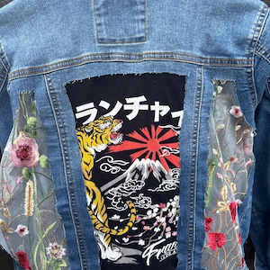Mudd Medium Denim Jacket Floral Lace Upcycled Distressed Embroidered Jean Tiger