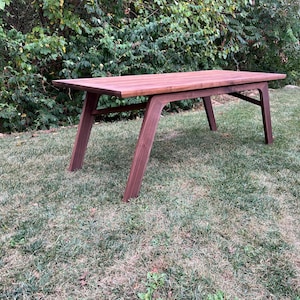 Esszimmertisch aus Nussbaumholz nach Mass