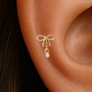 14 kt massief gouden strik met moissaniet-spiraalschroef platte achterkant/hangende edelsteen kraakbeenstekker/lint tragus oorlel piercing