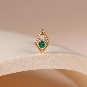 14 kt massief gouden ruitvormige helix push pin/groene CZ-geometrie piercing/kraakbeentragus stud/helder CZ schroefdraadloze push-back/gouden ster platte achterkant